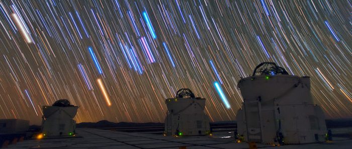 Star_trails_over_the_VLT_in_Paranal-700x297-1